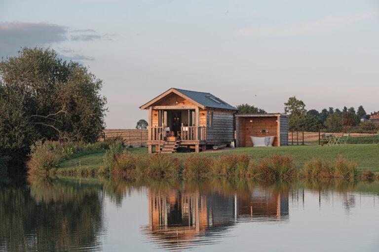 Culinary Delights: Dining Options Near Your Cabin Escape